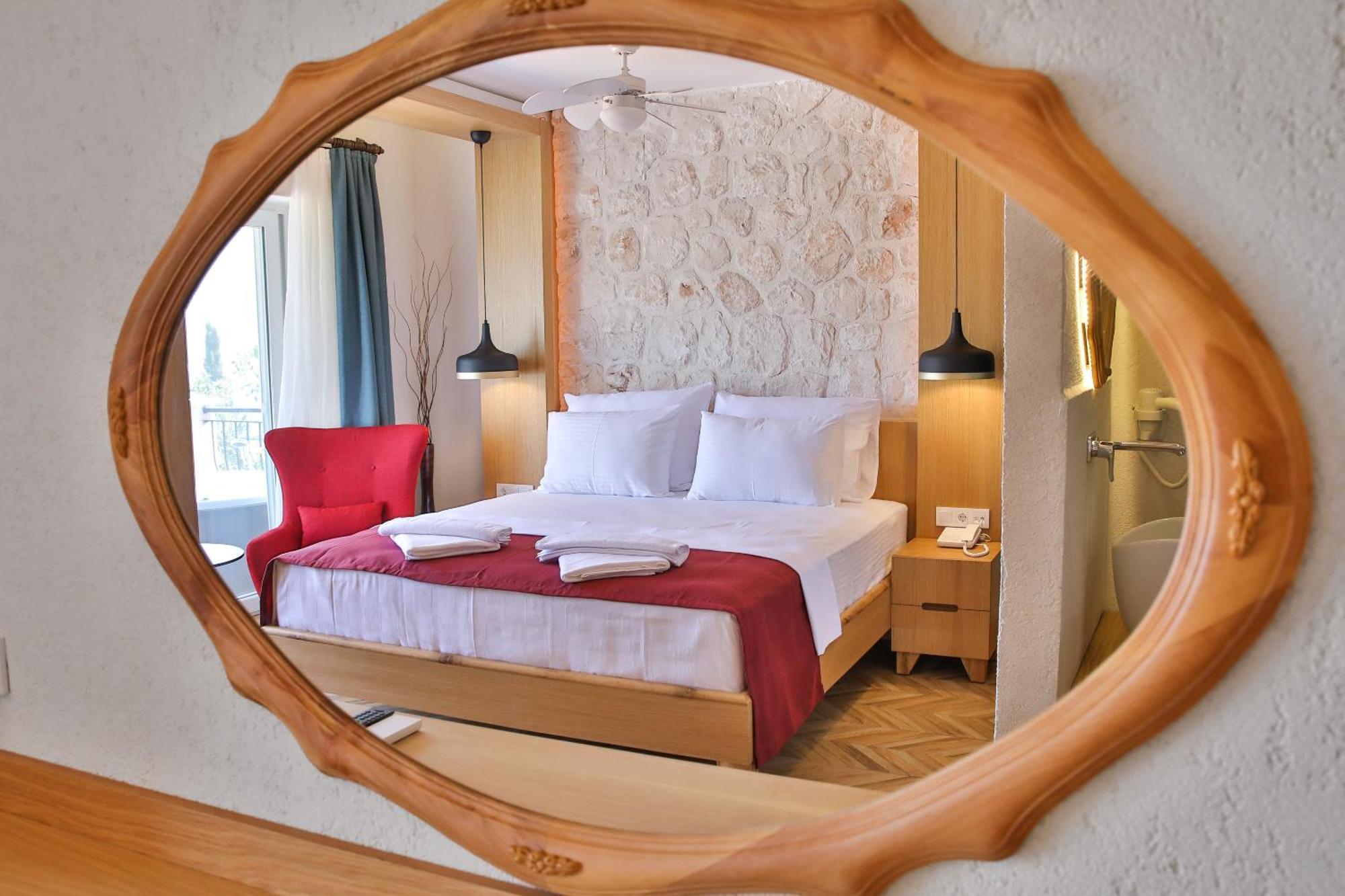 Atalante Hotel 2*